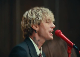 MGK - Vampire Diaries 