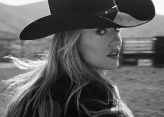 Lainey Wilson - Can't Sit Still 