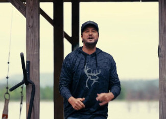 Luke Bryan - Fish Hunt Golf Drink 