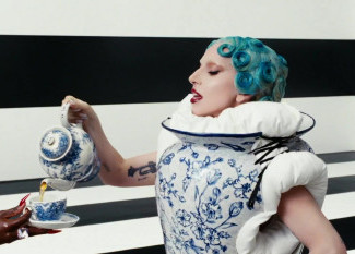 Lady Gaga, Doecchi - Runway (KidCutUp 90-120 Transition) - DVE