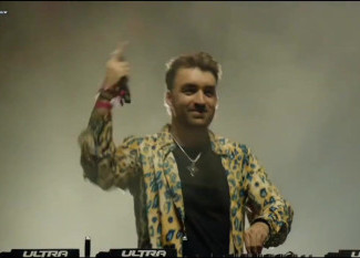 Oliver Heldens, Kryder and The Young Punx - AEIOU (Live Sets)