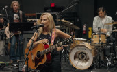 Sheryl Crow ft. Jesse Welles - Freedom Bus