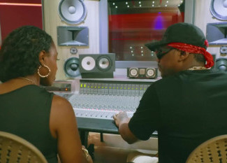 Teanna Bianca and Busy Signal - Roll It, Shake It (Mixshow Edit) 