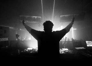 Afrojack and bradeazy - To the Front 
