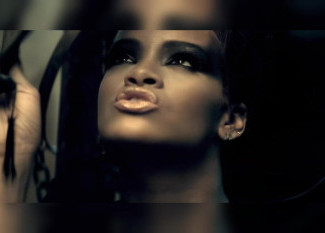 Rihanna -  Disturbia (Ajay Halloween Intro) (DJ Glenn V Edit)